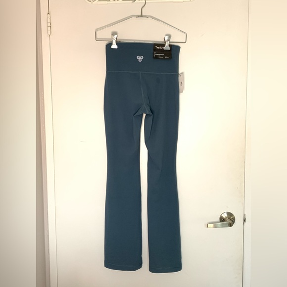 TnaBUTTER™ Atmosphere Flare Hi-Rise Legging - Picture 7 of 12